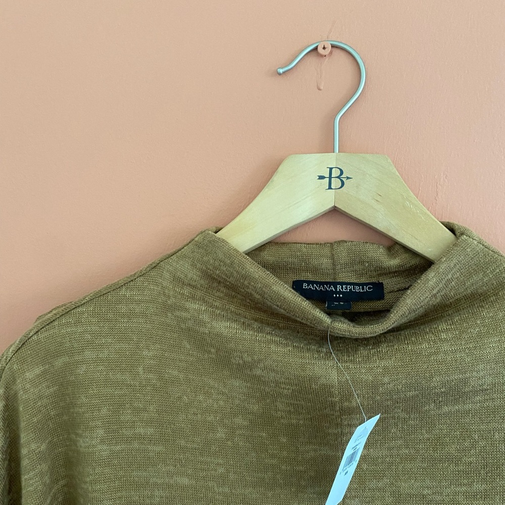 New with tags banana republic sweater